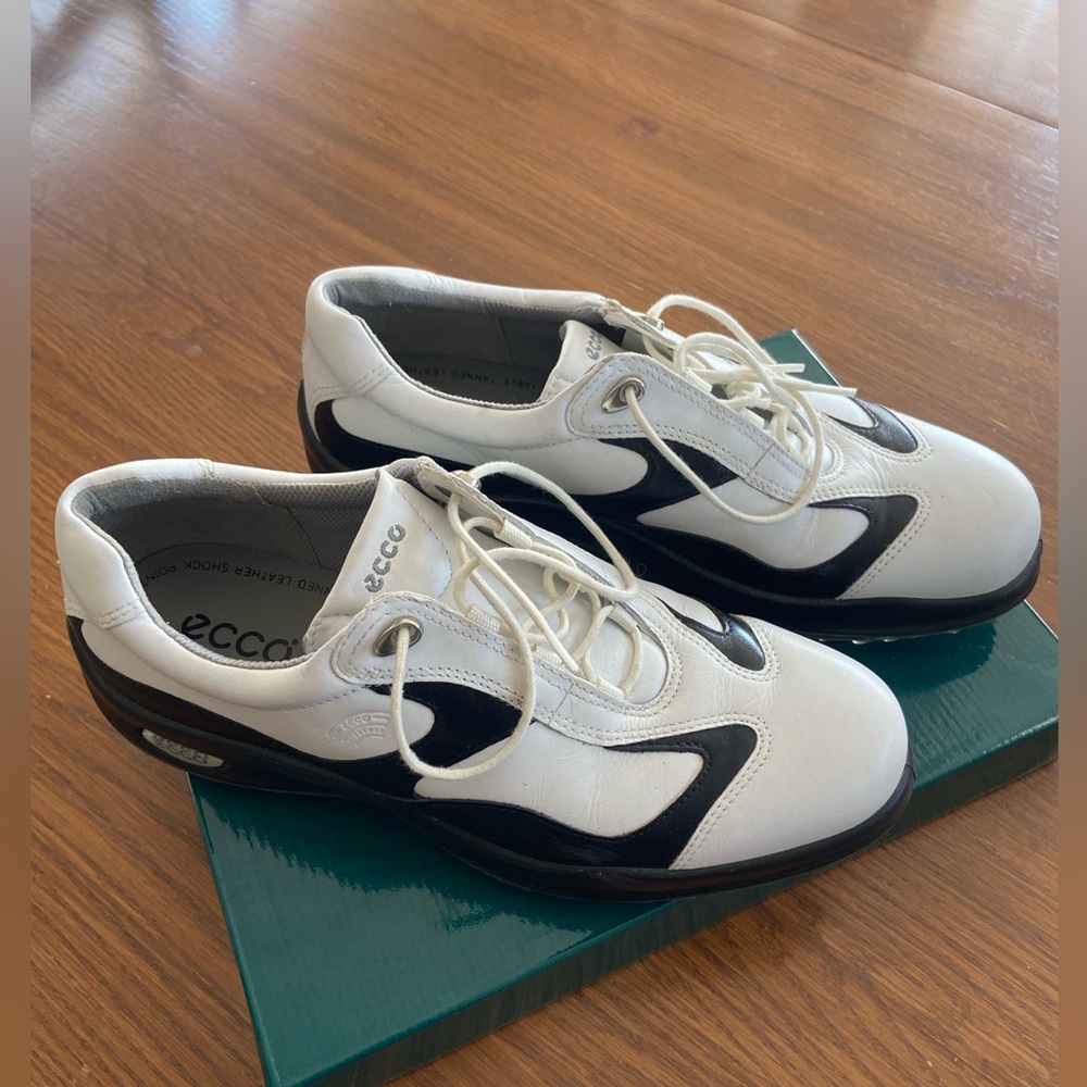 Womens ECCO golf shoe